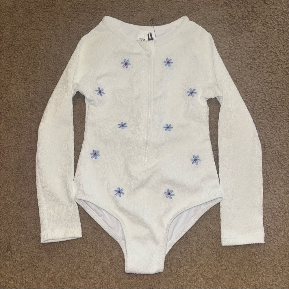 Cotton On Lydia White crinkle embroidered Floral Kids One Piece, size 4